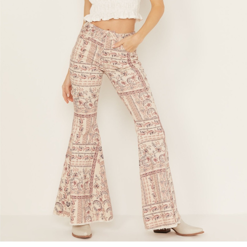 SHYANNE WOMEN'S HIGH RISE PAISLEY AMERICANA PRINT FLARE JEANS